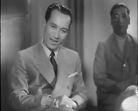 Le drame de Shanghaï (1938) de Georg Wilhelm Pabst : Cheng harangue les foules et Kay chante; Kay tue Ivan Le drame de Shanghaï (1938) de Georg Wilhelm Pabst : Cheng harangue les foules et Kay chante; Kay tue Ivan