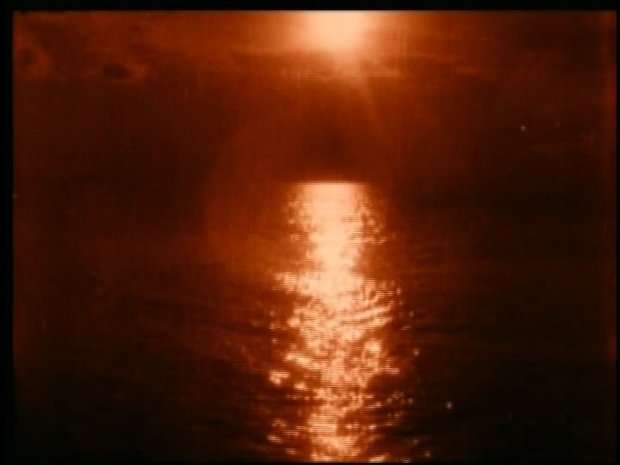Coucher de soleil dans 20 000 lieues sous les mers (1916), de Stuart Paton Coucher de soleil dans 20 000 lieues sous les mers (1916), de Stuart Paton