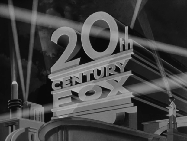 Logo de la firme 20th Century Fox dans le générique du film Laura (1944) d'Otto Preminger Logo de la firme 20th Century Fox dans le générique du film Laura (1944) d'Otto Preminger