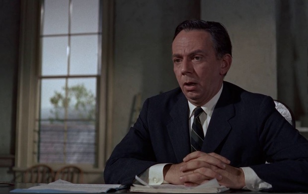 Henry Jones est le coroner dans le film policier américain Vertigo (Sueurs froides, 1958) d'Alfred Hitchcock Henry Jones est le coroner dans le film policier américain Vertigo (Sueurs froides, 1958) d'Alfred Hitchcock