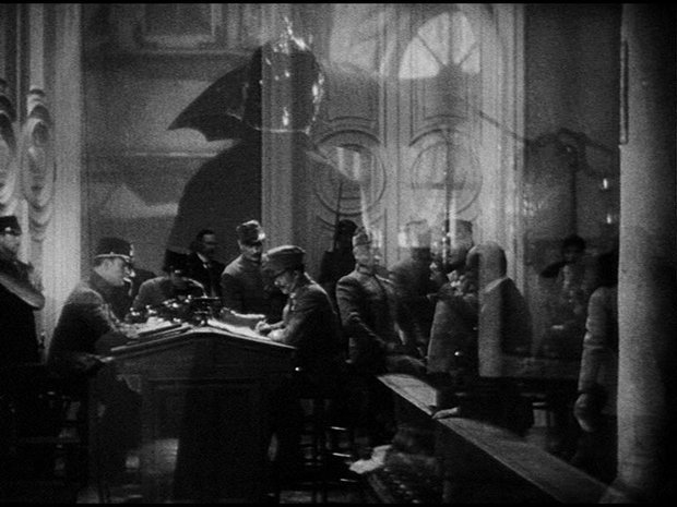 Image du film Dishonored (Agent X 27, 1931) de Josef von Sternberg : surimpression