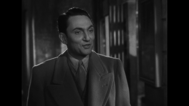 Léo Lapara dans le mélodrame Les amoureux sont seuls au monde (1948) de Henri Decoin Léo Lapara dans le mélodrame Les amoureux sont seuls au monde (1948) de Henri Decoin