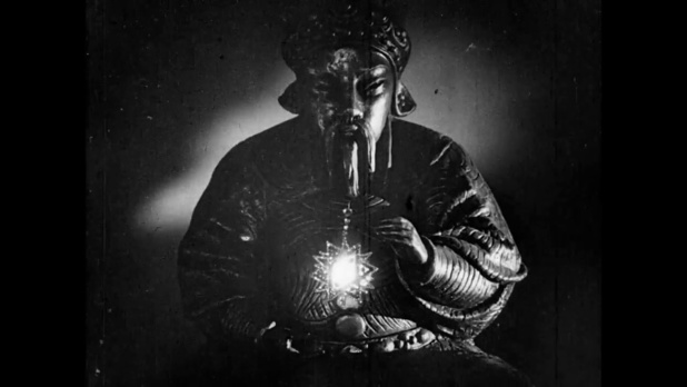 Photogramme du film La maison du silence Photogramme du film La maison du silence