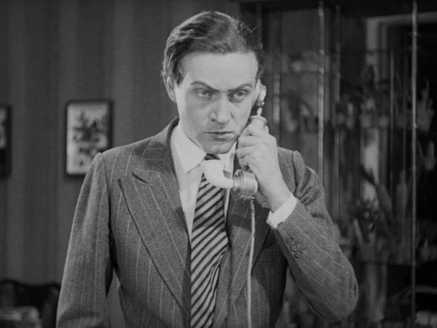 Willy Fritsch dans le film muet allemand Frau Im Mond (La femme sur la lune, 1929) de Fritz Lang Willy Fritsch dans le film muet allemand Frau Im Mond (La femme sur la lune, 1929) de Fritz Lang
