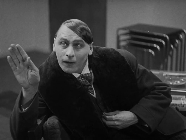 Fritz Rasp dans le film de science-fiction Frau Im Mond (La femme sur la lune, 1929) de Fritz Lang Fritz Rasp dans le film de science-fiction Frau Im Mond (La femme sur la lune, 1929) de Fritz Lang