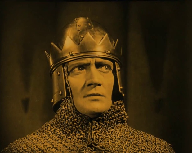 Le comédien Theodor Loos dans le film allemand de mythologie Die Nibelungen (Les Nibelungen, 1924) de Fritz Lang