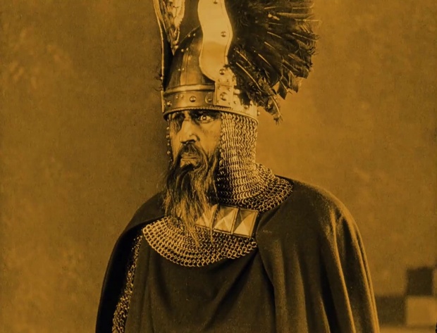 Hans Adalbert Schlettow dans le film de mythologie allemande Die Nibelungen (Les Nibelungen, 1924) de Fritz Lang