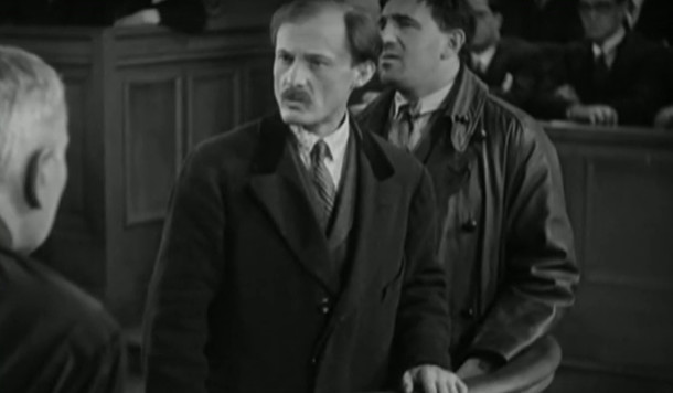 L'acteur Mihalesco dans le film Accusée, levez-vous (1930) de Maurice Tourneur L'acteur Mihalesco dans le film Accusée, levez-vous (1930) de Maurice Tourneur