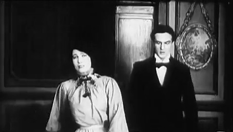 Le coupable (1917) : à gauche, Zéphora Mossé; à droite, Romuald Joubé