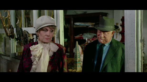 Jean Gabin et Mary Marquet dans le film Le jardinier d'Argenteuil (1966) de Jean-Paul Le Chanois