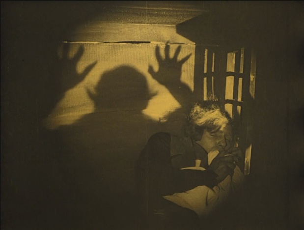 Image du film Nosferatu Eine Symphonie des Grauens (Nosferatu, une symphonie de l'horreur, 1922) de Friedrich Wilhelm Murnau