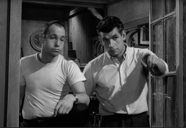 Ricky Cooper et Michel Constantin dans le film de gangsters Maigret voit rouge (1963) de Gilles Grangier