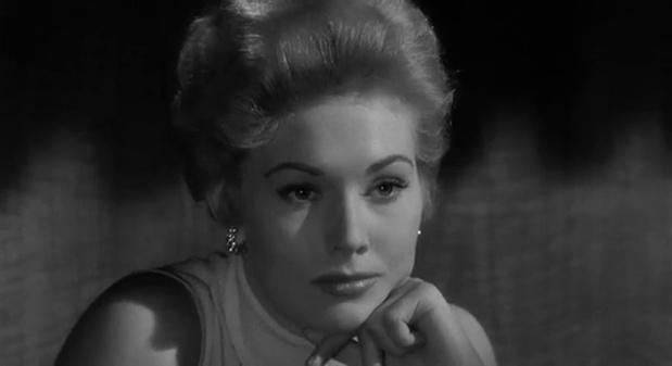 Kim Novak dans le film policier Pushover (Du plomb pour l'inspecteur, 1954) de Richard Quine