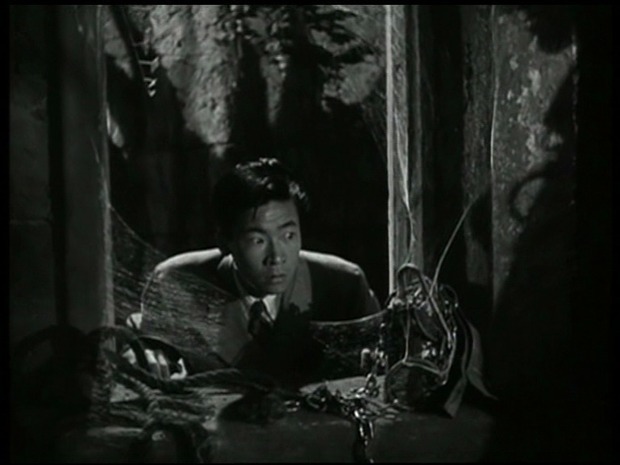 Sen Yung dans Castle in the desert Sen Yung dans Castle in the desert