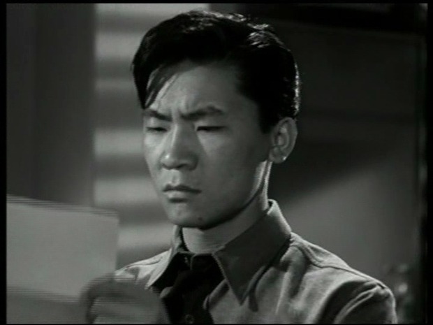 Sen Yung dans Castle in the desert Sen Yung dans Castle in the desert