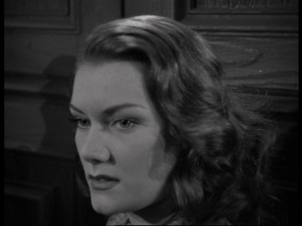 Eve Amber dans le film The woman in green (La femme en vert) de Roy William Neill Eve Amber dans le film The woman in green (La femme en vert) de Roy William Neill