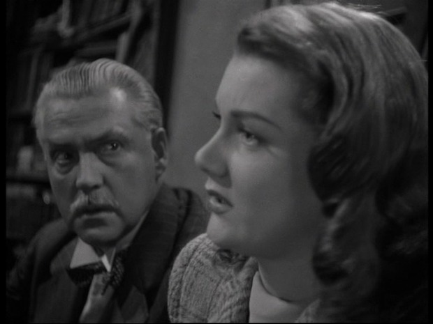 La femme en vert (1945) : à droite, Eve Amber; à gauche, Nigel Bruce