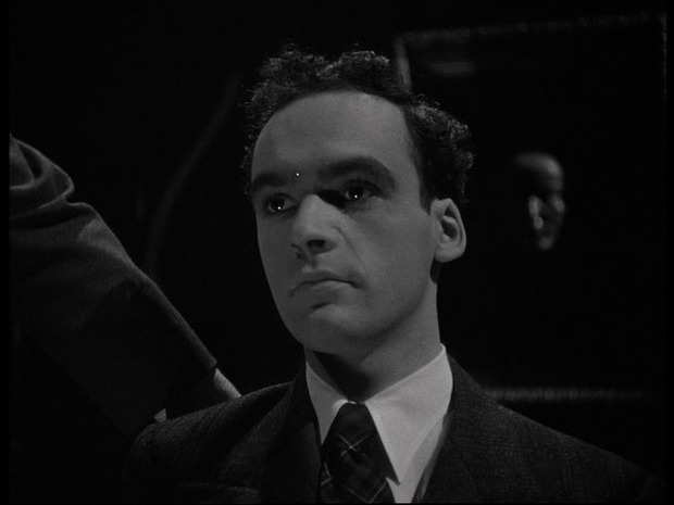 Tony Ellis dans The woman in green (La femme en vert, 1945) de Roy William Neill