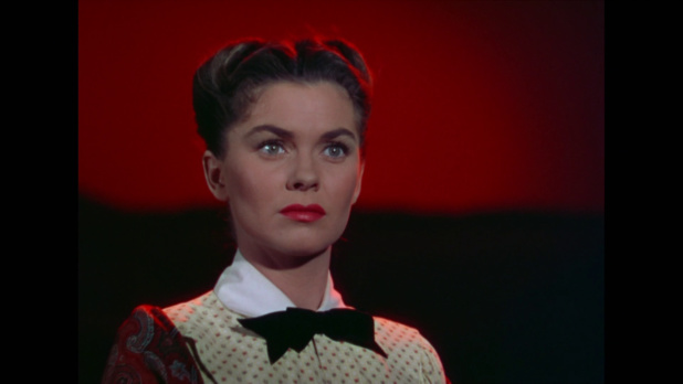 She Wore a Yellow Ribbon (La charge héroïque, 1949) de John Ford : le capitaine se rend sur la tombe de sa femme (HD) She Wore a Yellow Ribbon (La charge héroïque, 1949) de John Ford : le capitaine se rend sur la tombe de sa femme (HD)
