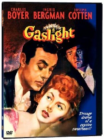 Gaslight, remake d'un film anglais dont les producteurs s'acharnèrent à détruire toutes les copies