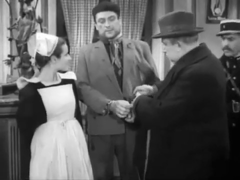 Le chien jaune (1932) de Jean Tarride : Léon arrêté Le chien jaune (1932) de Jean Tarride : Léon arrêté