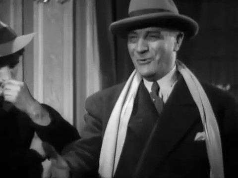Le chien jaune (1932) de Jean Tarride : Léon arrêté Le chien jaune (1932) de Jean Tarride : Léon arrêté