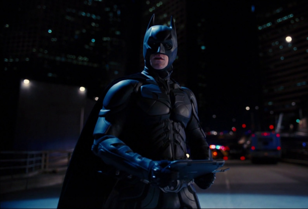 The Dark Knight rises (2012) de Christopher Nolan : Batman en pleine course-poursuite (HD) The Dark Knight rises (2012) de Christopher Nolan : Batman en pleine course-poursuite (HD)