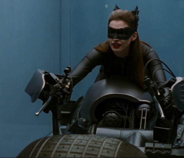 The Dark Knight rises (2012) de Christopher Nolan : Batman en pleine course-poursuite (HD) The Dark Knight rises (2012) de Christopher Nolan : Batman en pleine course-poursuite (HD)