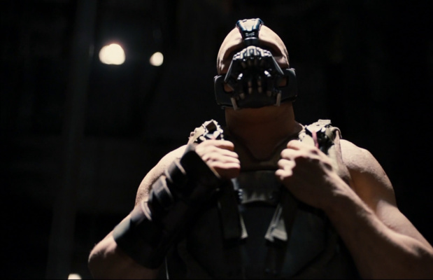 The Dark Knight rises (2012) de Christopher Nolan : Batman en pleine course-poursuite (HD) The Dark Knight rises (2012) de Christopher Nolan : Batman en pleine course-poursuite (HD)