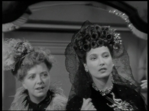 The lodger : à gauche, Helena Pickard; à droite, Merle Oberon The lodger : à gauche, Helena Pickard; à droite, Merle Oberon