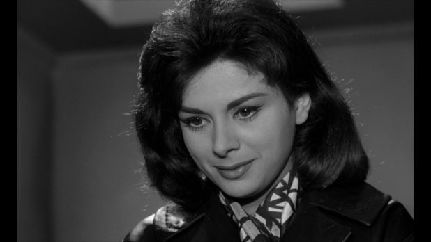Classe tous risques (1960) de Claude Sautet : fusillade sur la plage; et descente de police (HD) Classe tous risques (1960) de Claude Sautet : fusillade sur la plage; et descente de police (HD)