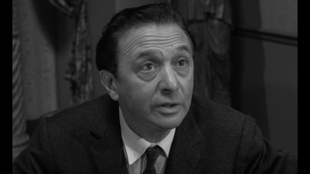 Classe tous risques (1960) de Claude Sautet : fusillade sur la plage; et descente de police (HD) Classe tous risques (1960) de Claude Sautet : fusillade sur la plage; et descente de police (HD)