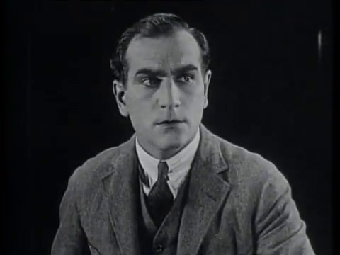 Belphégor (1927) de Henri Desfontaines : le fantôme s'en prend à Bellegarde; la mort de Simone; et Cantarelli démasqué Belphégor (1927) de Henri Desfontaines : le fantôme s'en prend à Bellegarde; la mort de Simone; et Cantarelli démasqué
