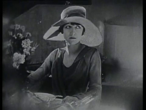 Belphégor (1927) de Henri Desfontaines : le fantôme s'en prend à Bellegarde; la mort de Simone; et Cantarelli démasqué Belphégor (1927) de Henri Desfontaines : le fantôme s'en prend à Bellegarde; la mort de Simone; et Cantarelli démasqué