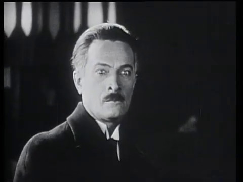 Belphégor (1927) de Henri Desfontaines : le fantôme s'en prend à Bellegarde; la mort de Simone; et Cantarelli démasqué Belphégor (1927) de Henri Desfontaines : le fantôme s'en prend à Bellegarde; la mort de Simone; et Cantarelli démasqué