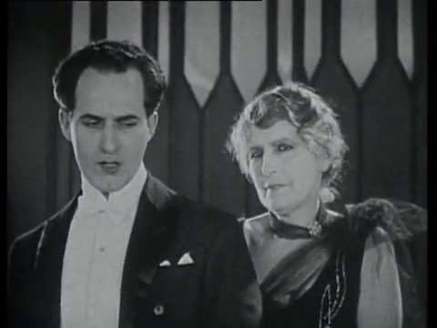 Belphégor (1927) de Henri Desfontaines : le fantôme s'en prend à Bellegarde; la mort de Simone; et Cantarelli démasqué Belphégor (1927) de Henri Desfontaines : le fantôme s'en prend à Bellegarde; la mort de Simone; et Cantarelli démasqué