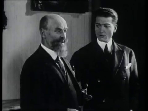 Belphégor (1927) de Henri Desfontaines : le fantôme s'en prend à Bellegarde; la mort de Simone; et Cantarelli démasqué Belphégor (1927) de Henri Desfontaines : le fantôme s'en prend à Bellegarde; la mort de Simone; et Cantarelli démasqué