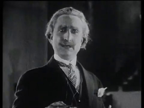 Belphégor (1927) de Henri Desfontaines : le fantôme s'en prend à Bellegarde; la mort de Simone; et Cantarelli démasqué Belphégor (1927) de Henri Desfontaines : le fantôme s'en prend à Bellegarde; la mort de Simone; et Cantarelli démasqué