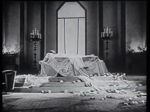 Belphégor (1927) de Henri Desfontaines : le fantôme s'en prend à Bellegarde; la mort de Simone; et Cantarelli démasqué Belphégor (1927) de Henri Desfontaines : le fantôme s'en prend à Bellegarde; la mort de Simone; et Cantarelli démasqué