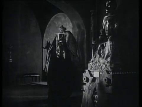 Belphégor (1927) de Henri Desfontaines : le fantôme s'en prend à Bellegarde; la mort de Simone; et Cantarelli démasqué Belphégor (1927) de Henri Desfontaines : le fantôme s'en prend à Bellegarde; la mort de Simone; et Cantarelli démasqué