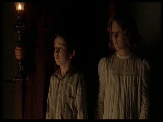The others : à gauche, James Bentley The others : à gauche, James Bentley