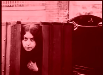 Les vampires (1915/1916) de Louis Feuillade : Irma Vep; les invités gazés; et Vénénos saute sur un train en marche Les vampires (1915/1916) de Louis Feuillade : Irma Vep; les invités gazés; et Vénénos saute sur un train en marche