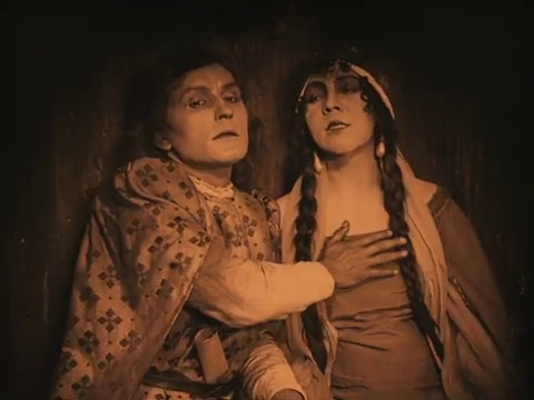 Der Golem : Wie er in die Welt kam (Le golem, 1920) de Paul Wegener : l'éveil de la créature Der Golem : Wie er in die Welt kam (Le golem, 1920) de Paul Wegener : l'éveil de la créature