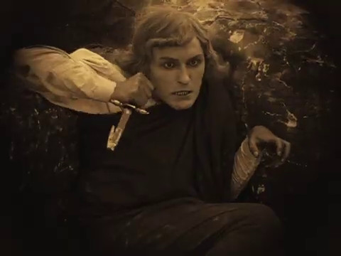 Der Golem : Wie er in die Welt kam (Le golem, 1920) de Paul Wegener : l'éveil de la créature Der Golem : Wie er in die Welt kam (Le golem, 1920) de Paul Wegener : l'éveil de la créature