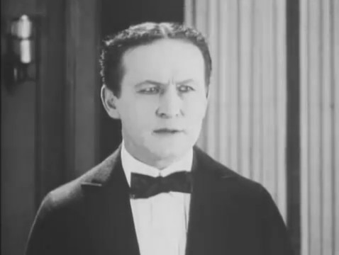 Harry Houdini dans le film Haldane of the secret service Harry Houdini dans le film Haldane of the secret service