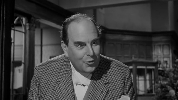 Robert Morley dans le film Murder at the Gallop (Meurtre au galop, 1963) de George Pollock Robert Morley dans le film Murder at the Gallop (Meurtre au galop, 1963) de George Pollock