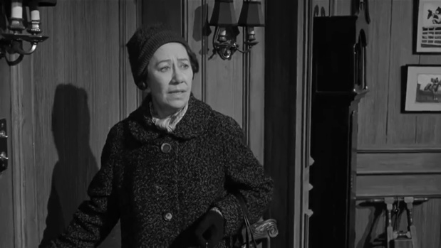 Flora Robson est mademoiselle Milchrest dans le film Murder at the Gallop (Meurtre au galop, 1963) de George Pollock Flora Robson est mademoiselle Milchrest dans le film Murder at the Gallop (Meurtre au galop, 1963) de George Pollock