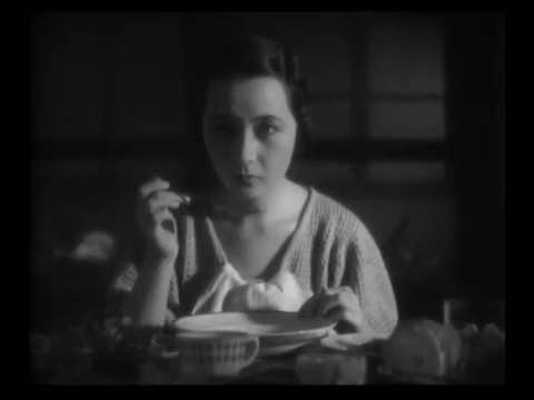 Yukiko Inoue dans 港の日本娘 (Jeunes filles japonaises sur le port, 1933) de 清水 宏 (Hiroshi Simizu) Yukiko Inoue dans 港の日本娘 (Jeunes filles japonaises sur le port, 1933) de 清水 宏 (Hiroshi Simizu)