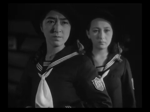 Michiko Oikawa et Yukiko Inoue dans 港の日本娘 (Jeunes filles japonaises sur le port, 1933) de 清水 宏 (Hiroshi Simizu) Michiko Oikawa et Yukiko Inoue dans 港の日本娘 (Jeunes filles japonaises sur le port, 1933) de 清水 宏 (Hiroshi Simizu)