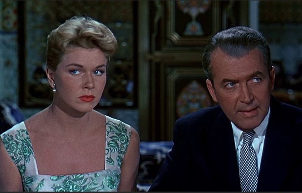 Doris Day et James Stewart dans le film d'espionnage The man who knew too much (L'homme qui en savait trop, 1956) d'Alfred Hitchcock